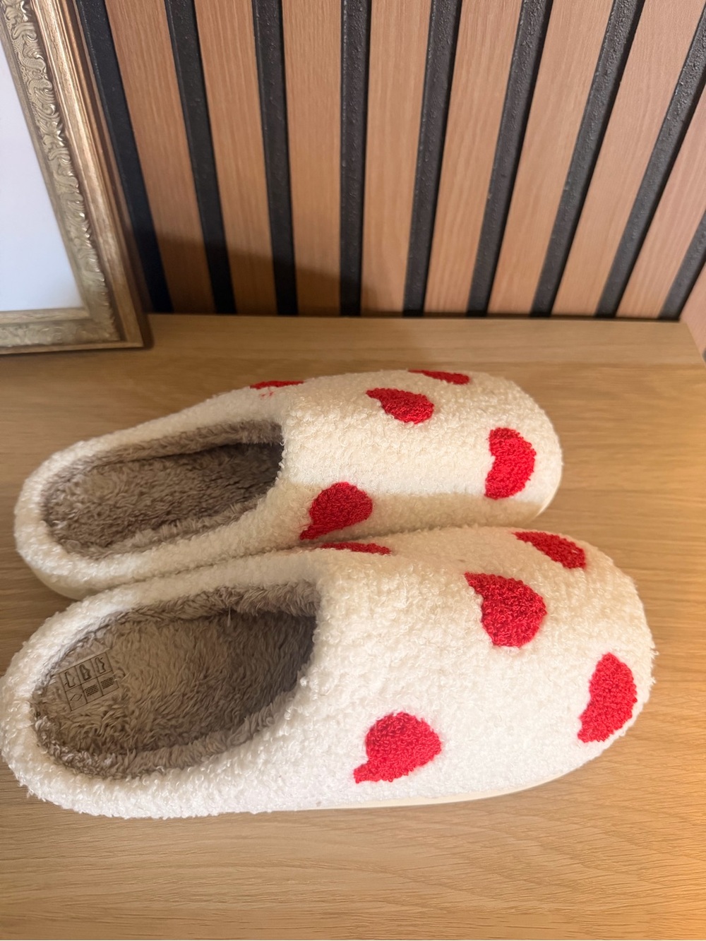 Women's white Sherpa Slip-On Slippers with Red Heart Accents